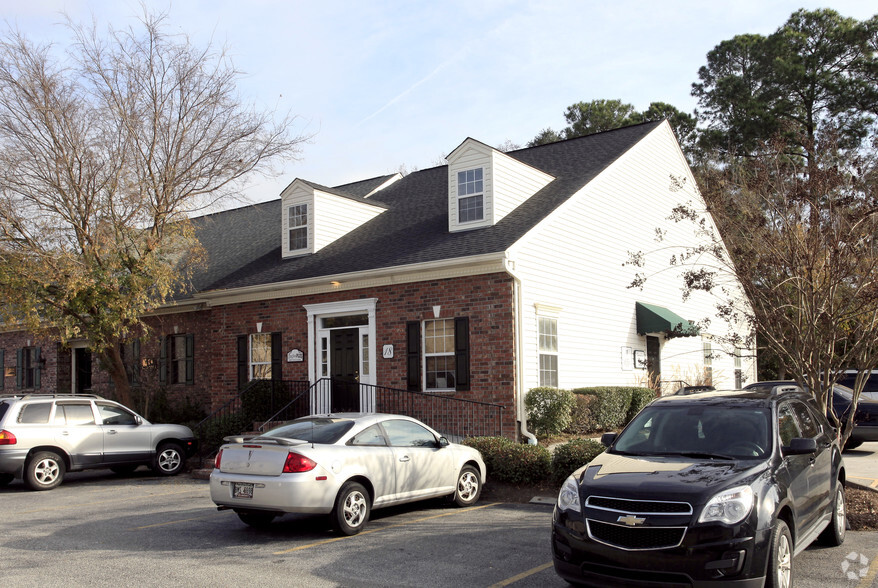 18 Commerce Pl, Savannah, GA for lease - Primary Photo - Image 1 of 6