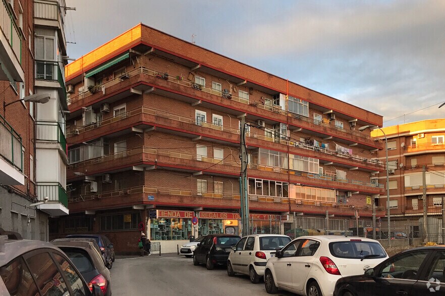 Retail in Fuenlabrada, Madrid for lease - Primary Photo - Image 1 of 2