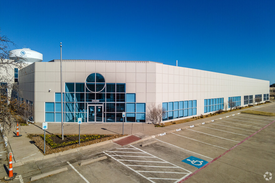 2000 Westridge Dr, Irving, TX for lease - Building Photo - Image 2 of 10