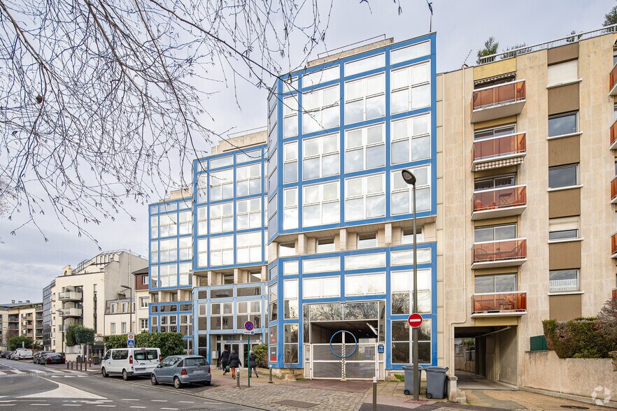 Office in Suresnes for lease - Primary Photo - Image 1 of 2