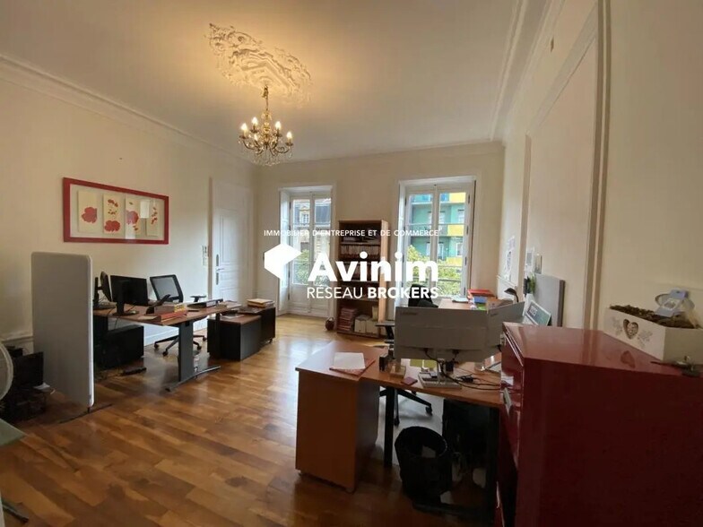 Office in Grenoble for sale - Interior Photo - Image 2 of 18