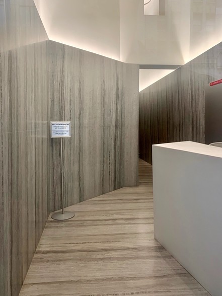 587 Fifth Ave, New York, NY for lease - Lobby - Image 3 of 3