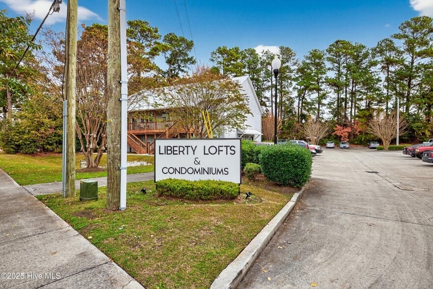 54 Unit Property Portfolio portfolio of 2 properties for sale on LoopNet.com - Building Photo - Image 2 of 56