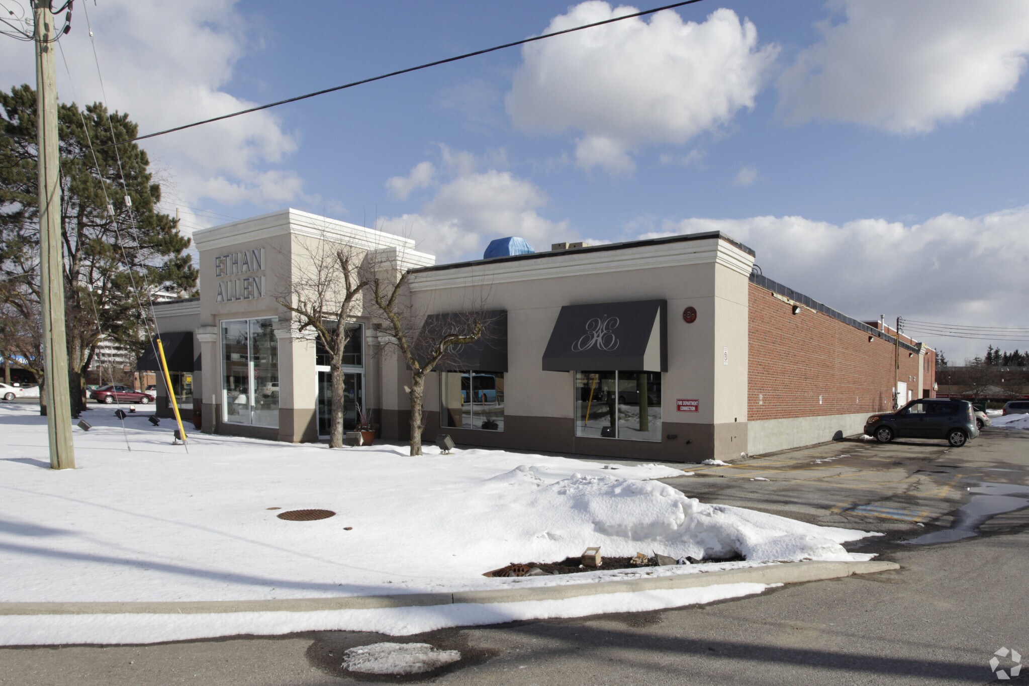 8134 Yonge St, Thornhill, ON for sale Primary Photo- Image 1 of 3