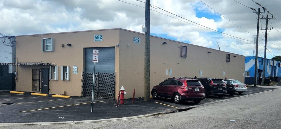 592-598 W 28th St, Hialeah, FL for lease - Building Photo - Image 3 of 4