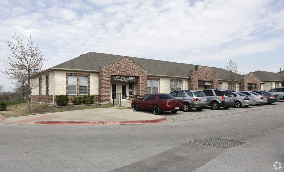 15901 Central Commerce Dr, Pflugerville, TX for lease - Primary Photo - Image 1 of 17