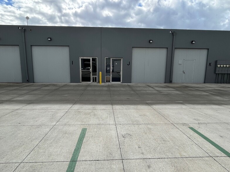 15601 Producer Ln, Huntington Beach, CA for lease - Building Photo - Image 2 of 8