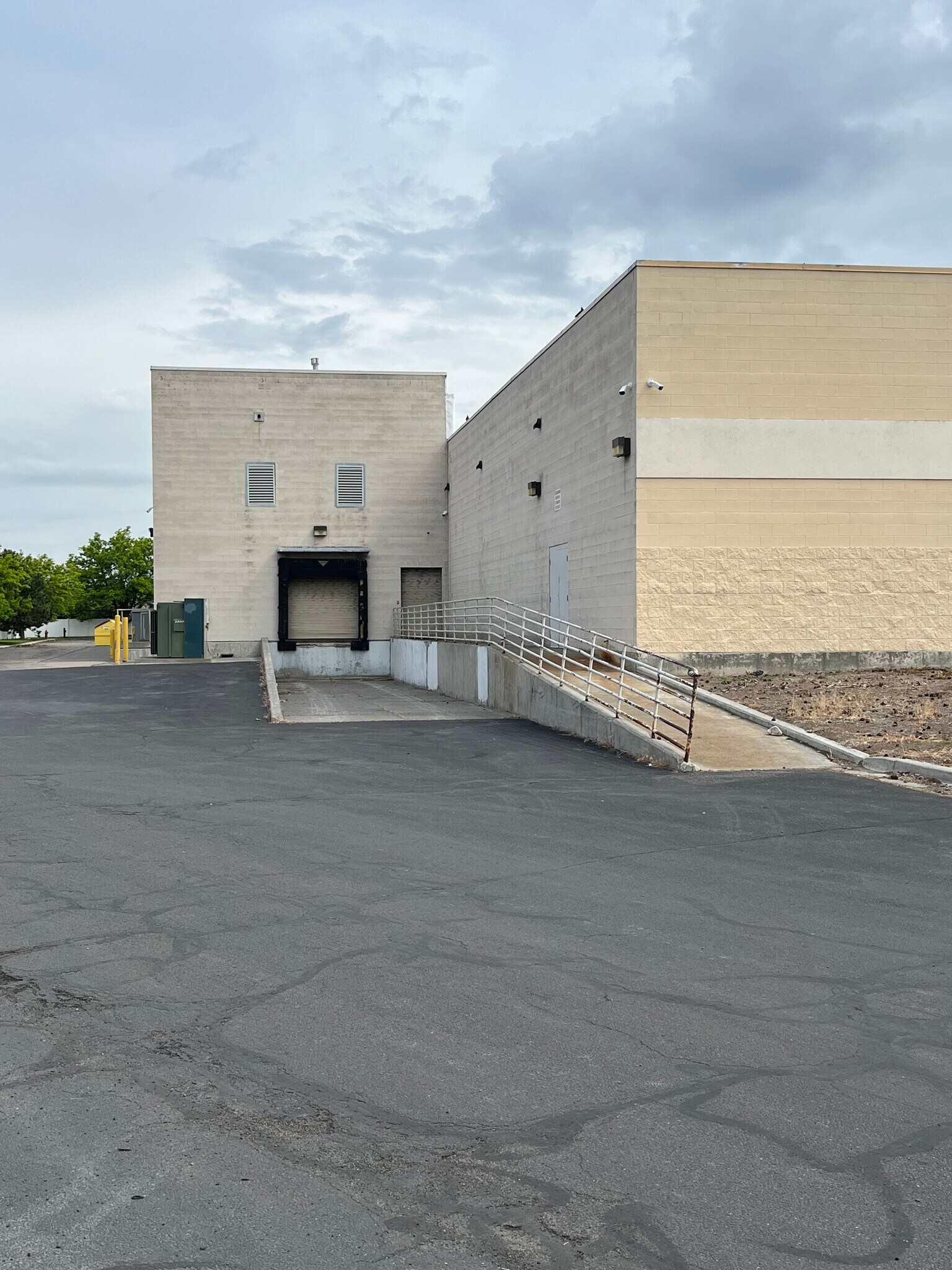 400 S Woodruff Ave, Idaho Falls, ID 83401 Office/Retail for Lease