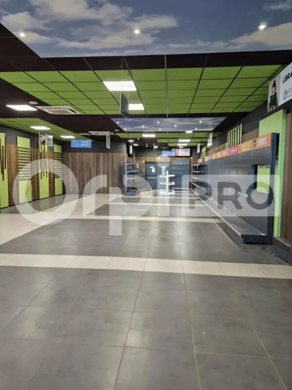 Retail in Reims for lease Lobby- Image 1 of 6