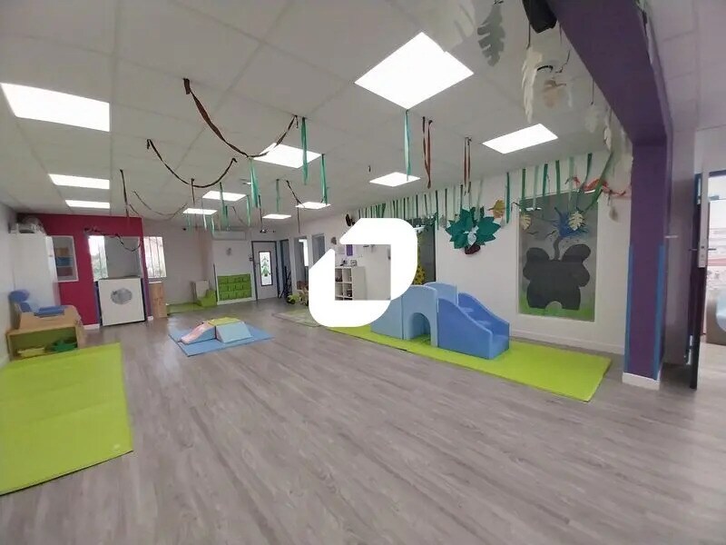 Office in Trappes for sale Building Photo- Image 1 of 9