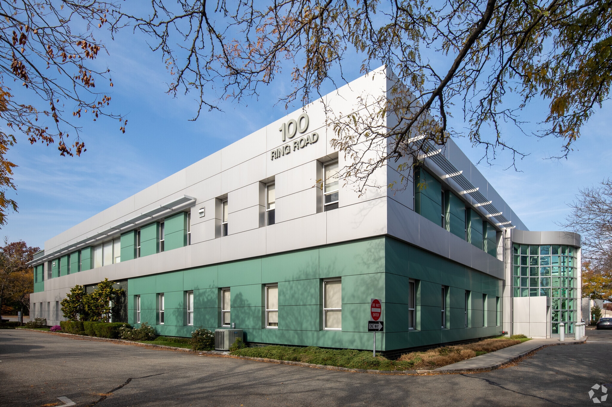 100 Ring Rd W, Garden City, NY for lease Building Photo- Image 1 of 6