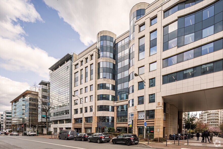 19-27 Rue Camille Desmoulins, Issy-les-Moulineaux for lease - Building Photo - Image 2 of 7