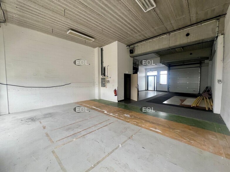 Flex in Saint-Denis for lease - Interior Photo - Image 2 of 9