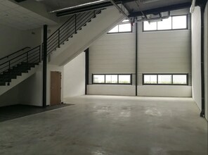 Rue Du Parc Des Vergers, Tigery for lease Interior Photo- Image 1 of 3