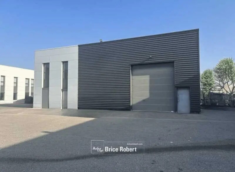 Flex in Chassieu for lease - Building Photo - Image 1 of 3