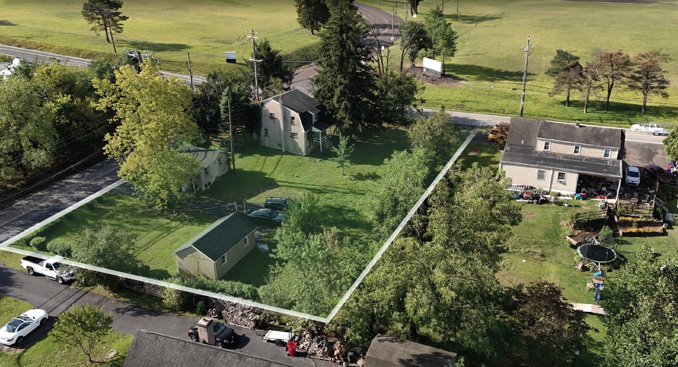 395 Evergreen Rd, Pottstown, PA for sale - Building Photo - Image 1 of 2