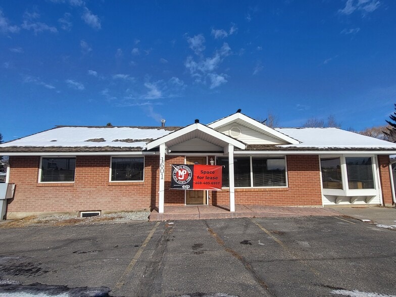 1601 E 17th St, Idaho Falls, ID for lease - Primary Photo - Image 1 of 8