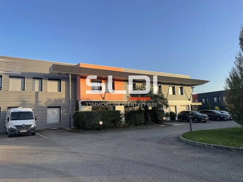 Flex in Saint-Priest for lease - Building Photo - Image 3 of 8