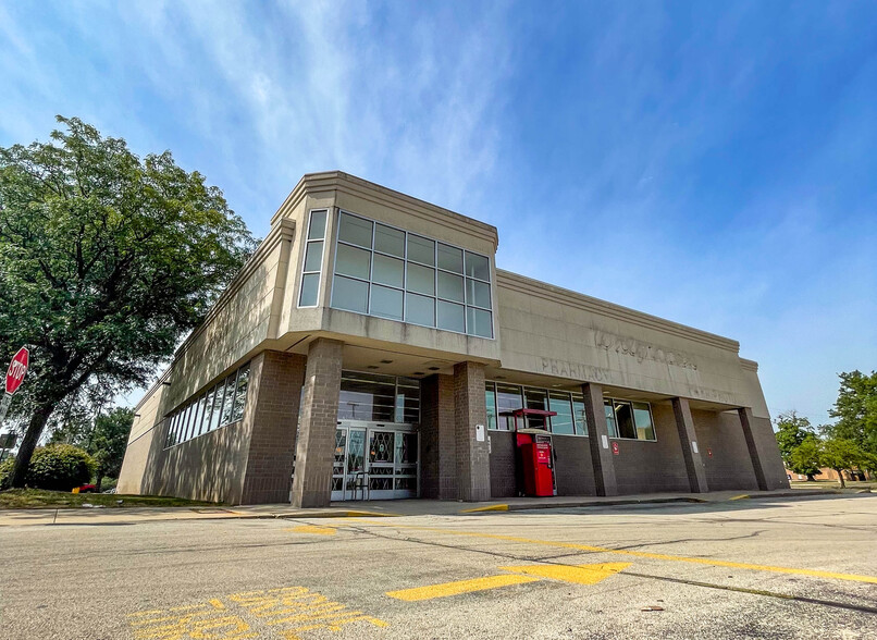 1201 E State St, Rockford, IL for lease - Building Photo - Image 2 of 5