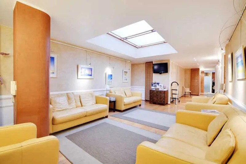 17 Rue Pétrarque, Paris for sale - Lobby - Image 2 of 13