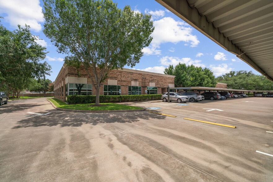 1307 Soldiers Field Dr, Sugar Land, TX for sale - Building Photo - Image 3 of 6