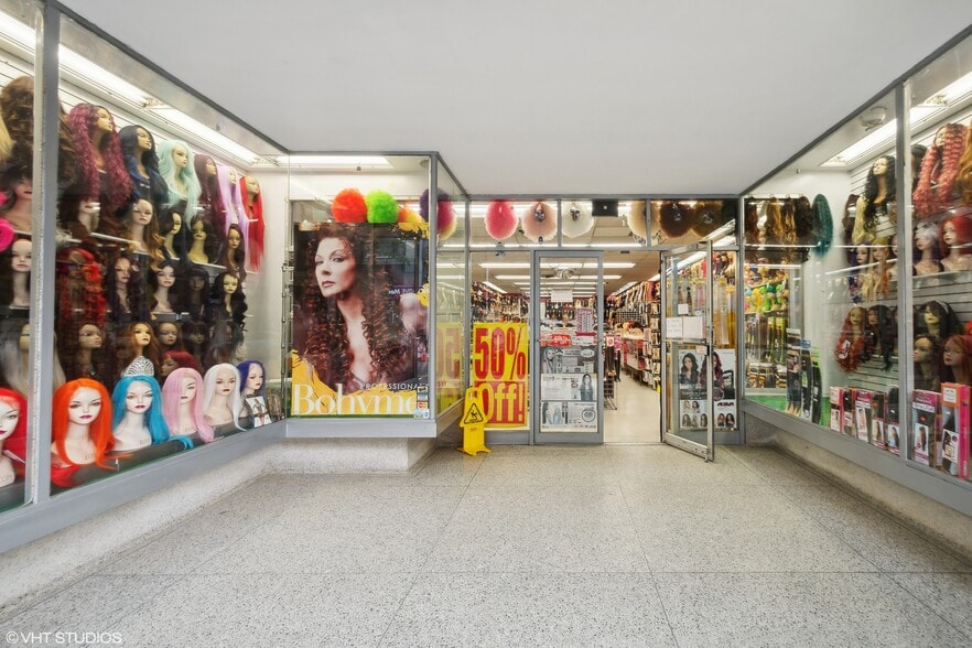 1254 N Milwaukee Ave, Chicago, IL for sale - Interior Photo - Image 2 of 8