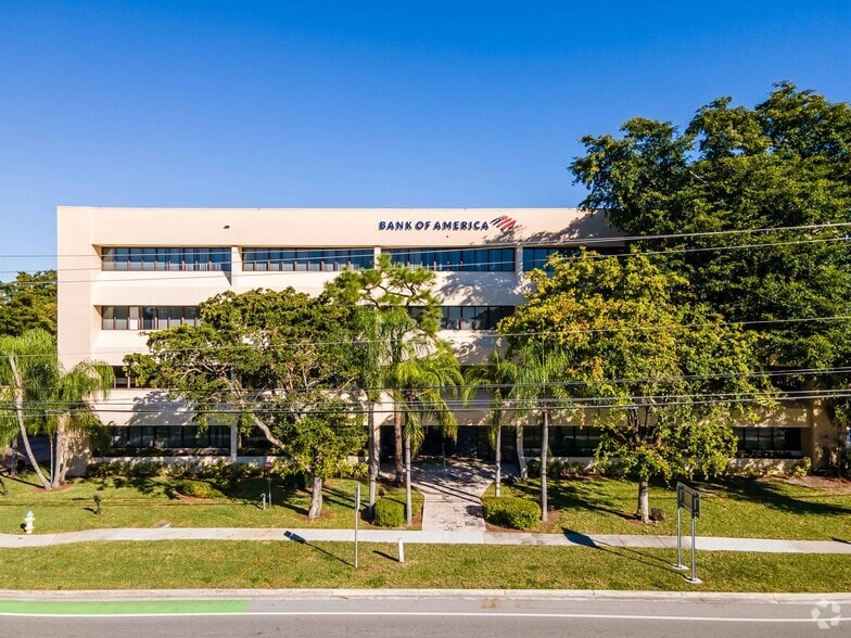 1761 W Hillsboro Blvd, Deerfield Beach, FL for lease - Building Photo - Image 2 of 8