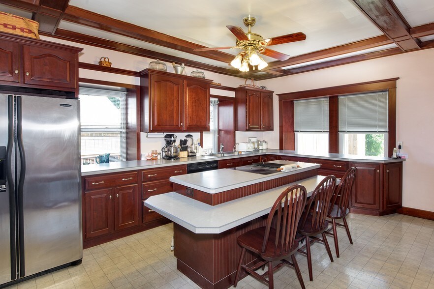 124 Main St, Strausstown, PA 19559