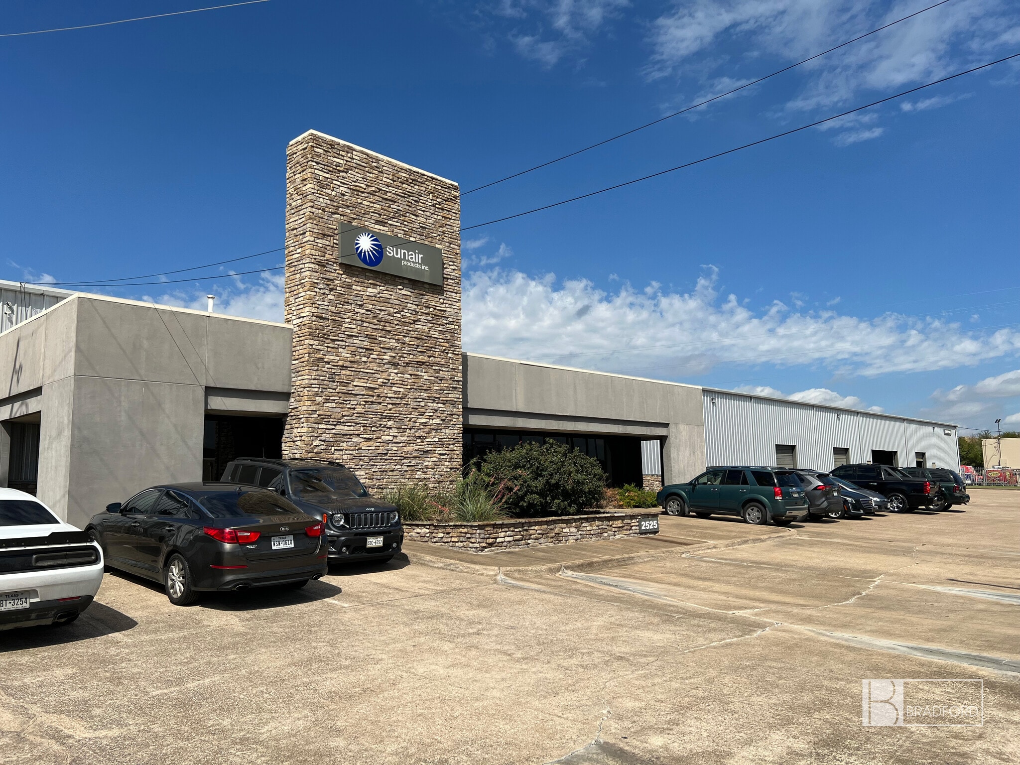 2525 Minnis Dr, Haltom City, TX for sale Building Photo- Image 1 of 21