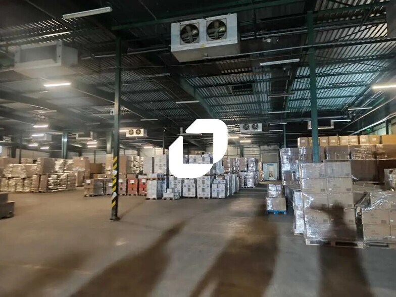 18 Rue Du Puits Dixme, Orly for lease - Interior Photo - Image 3 of 7