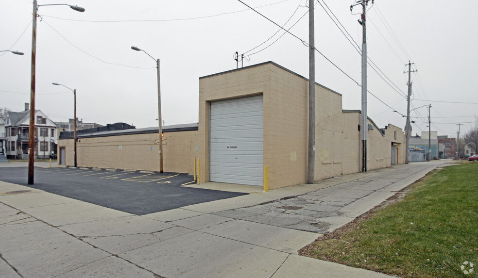 1810 W North Ave, Milwaukee, WI for sale - Building Photo - Image 2 of 4