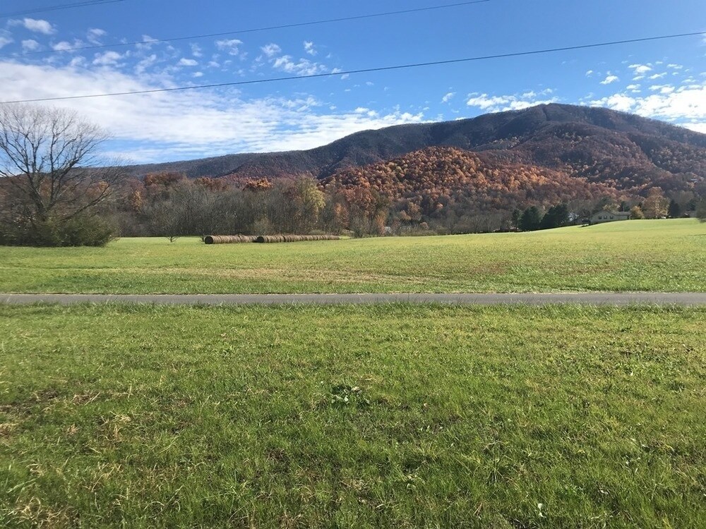 3129 Tarwater Ln, Sevierville, TN 37862