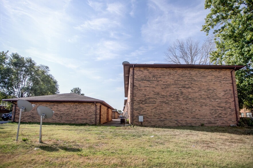 1000 Belle Valley Dr, Belleville, IL for sale - Building Photo - Image 3 of 7