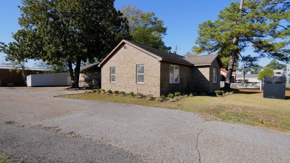 515 Hargrove Rd E, Tuscaloosa, AL for lease - Commercial Listing Video - Image 2 of 26