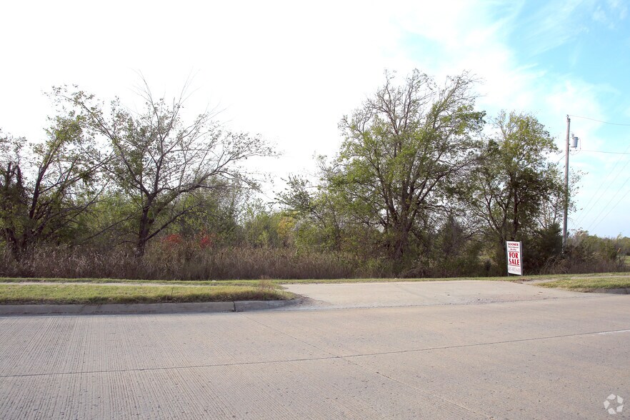 13950 E Admiral Pl, Tulsa, OK for sale - Building Photo - Image 1 of 1