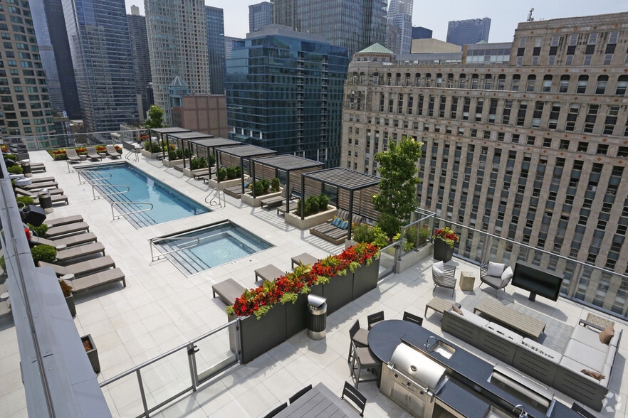 221 W Hubbard St, Chicago, IL for lease - Building Photo - Image 2 of 56