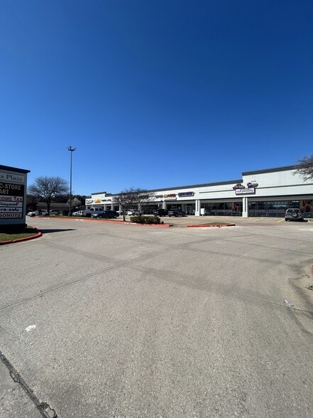 2425-2435 SE Green Oaks Blvd, Arlington, TX for lease - Building Photo - Image 2 of 5