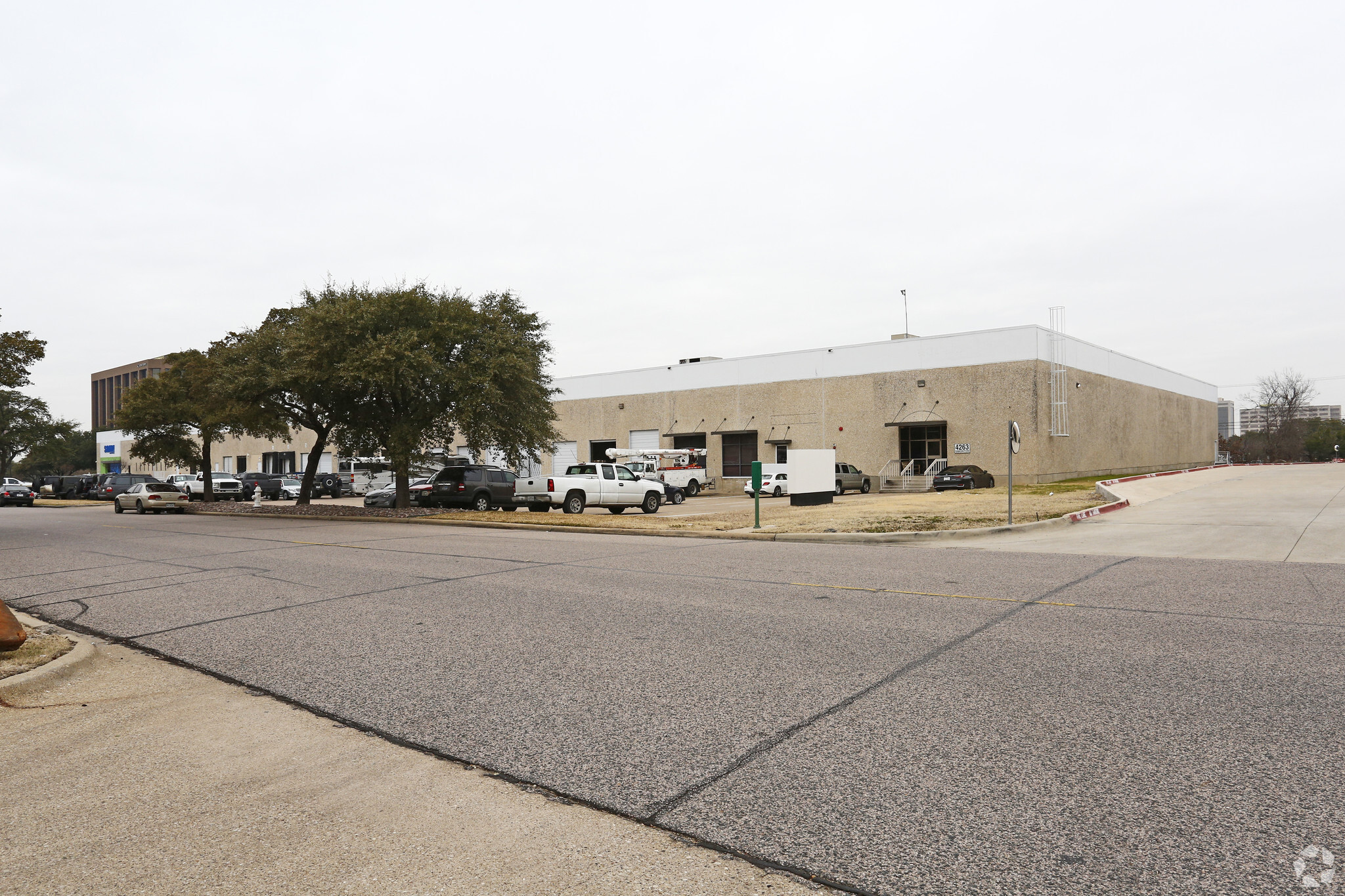 4207-4263 Simonton Rd, Farmers Branch, TX for sale Building Photo- Image 1 of 1