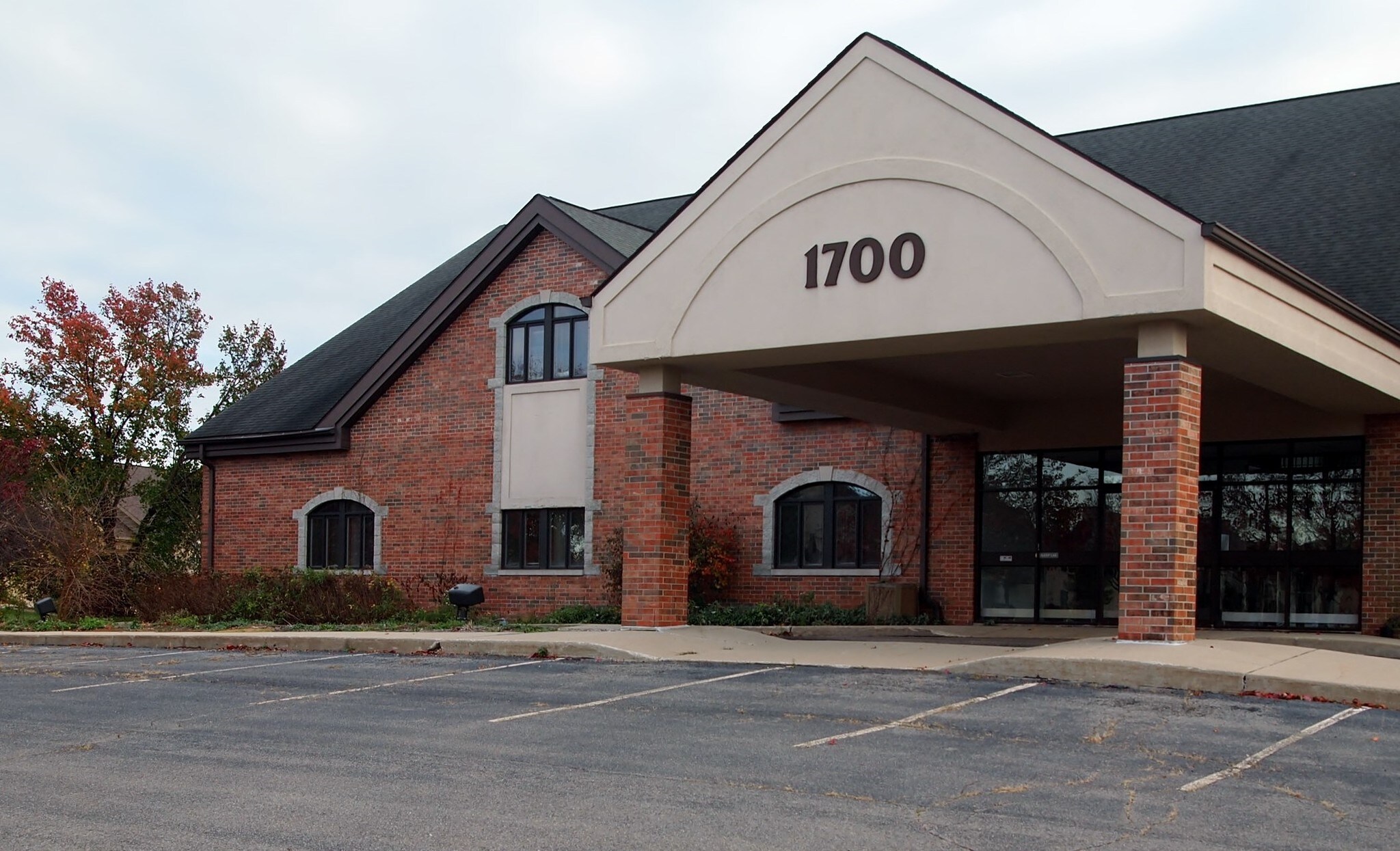 1700 Pointe Dr, Valparaiso, IN for sale Primary Photo- Image 1 of 1