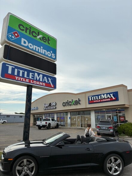 2408 W Central Ave, El Dorado, KS for lease - Building Photo - Image 1 of 9