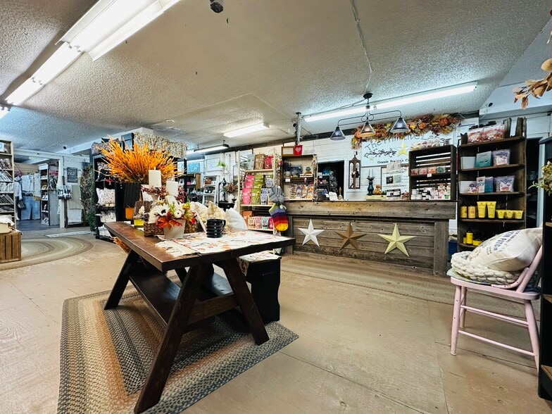 10124 100 Av, Grande Prairie, AB for sale - Building Photo - Image 3 of 9