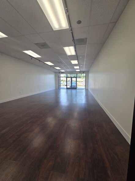 8840 N Magnolia Ave, Santee, CA for lease - Interior Photo - Image 2 of 11