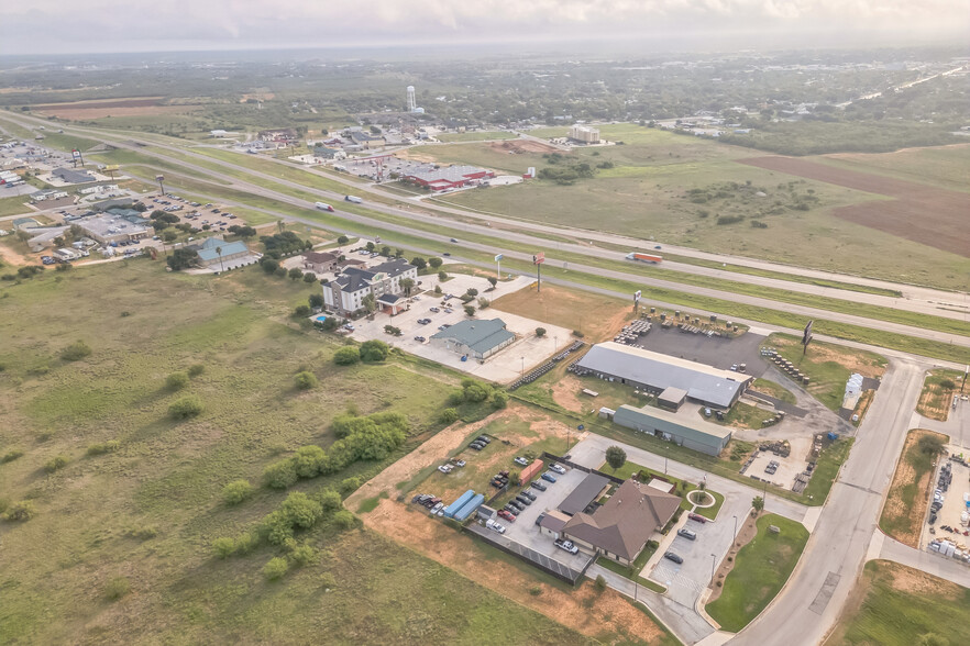 410 S Interstate 35, Pearsall, TX for lease - Aerial - Image 3 of 44