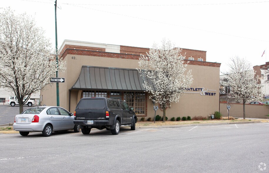 628 Vermont St, Lawrence, KS for sale - Building Photo - Image 1 of 1