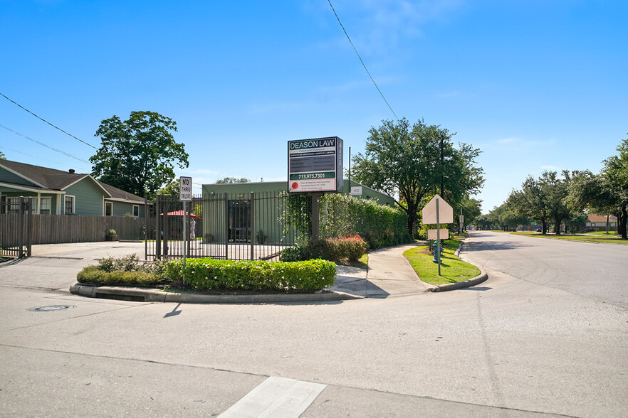 4422 Navigation Blvd, Houston, TX for lease - Building Photo - Image 3 of 12