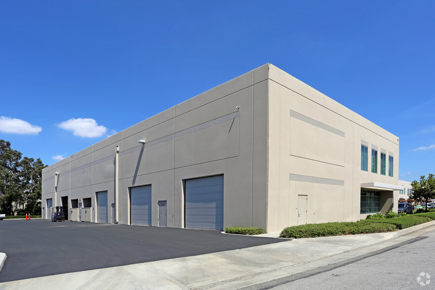 325 N Puente St, Brea, CA for lease - Building Photo - Image 3 of 19