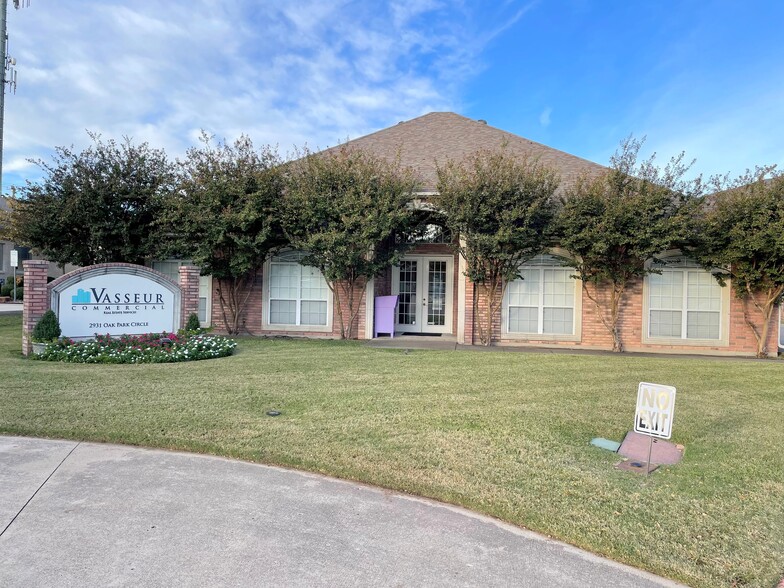 2931 Oak Park Cir, Fort Worth, TX for lease - Building Photo - Image 1 of 10