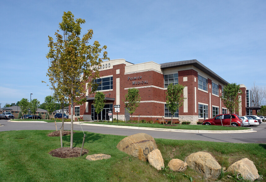 44000 W 12 Mile Rd, Novi, MI for lease - Building Photo - Image 1 of 3