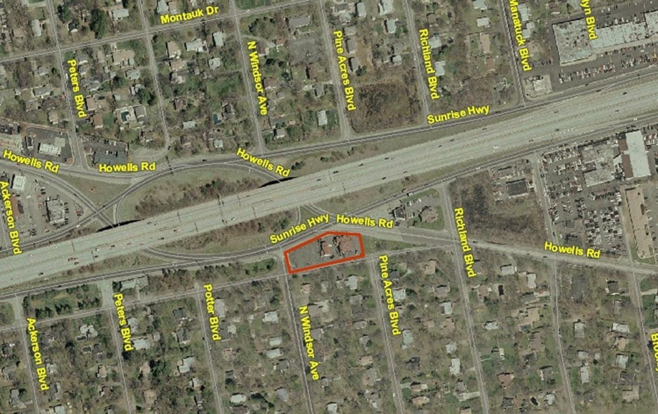 91 Howells Rd, Brightwaters, NY 11718 Former Jon Thomas Inne