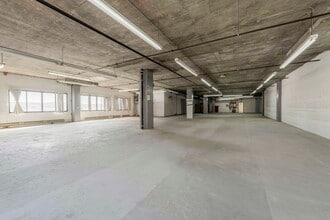 433 Rue Chabanel O, Montréal, QC for lease Building Photo- Image 1 of 6